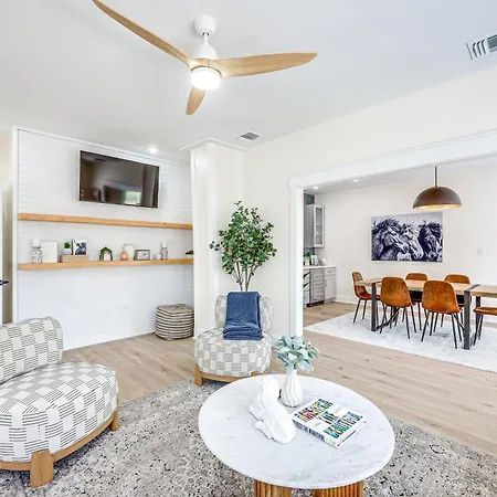 1 Mi To Dtwn Family Home In San Antonio!